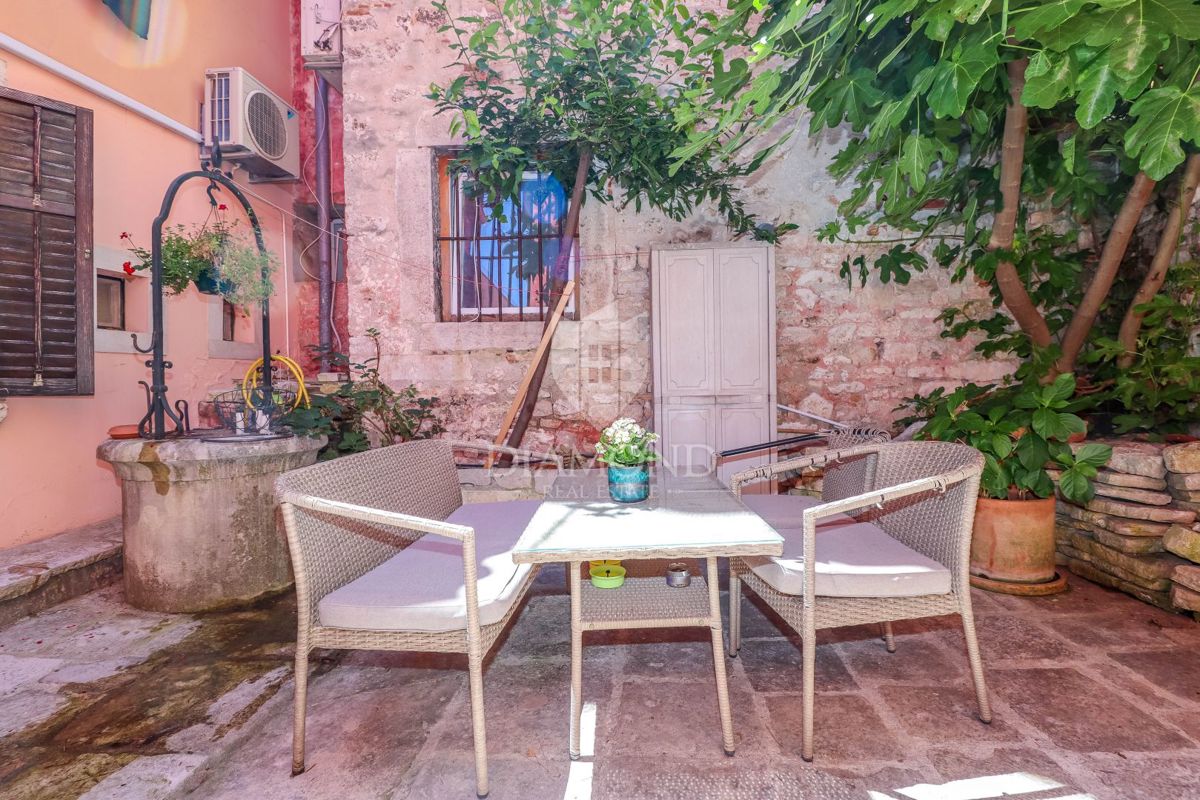 Rovinj, hiša z dvoriščem v zgodovinskem središču