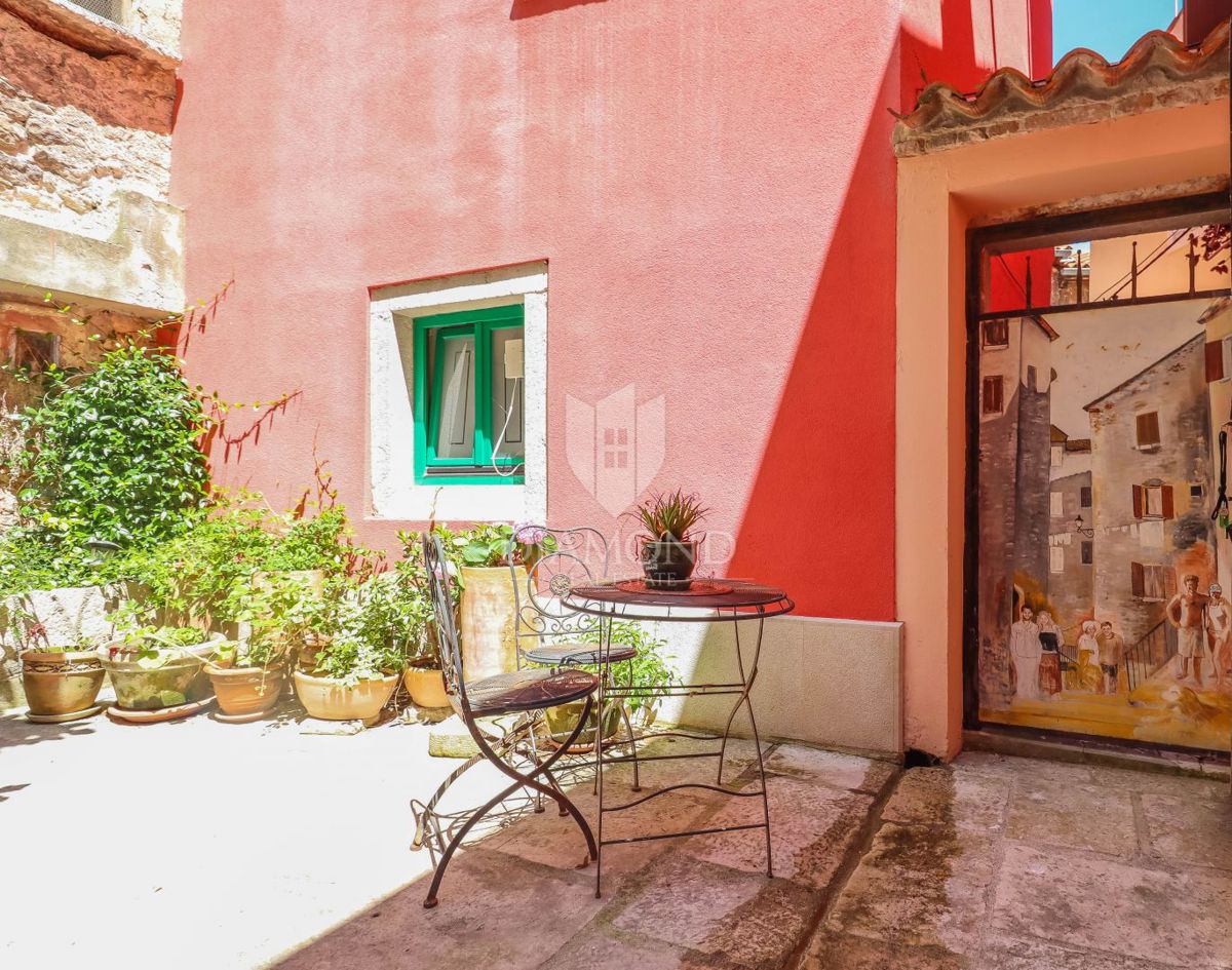 Rovinj, hiša z dvoriščem v zgodovinskem središču
