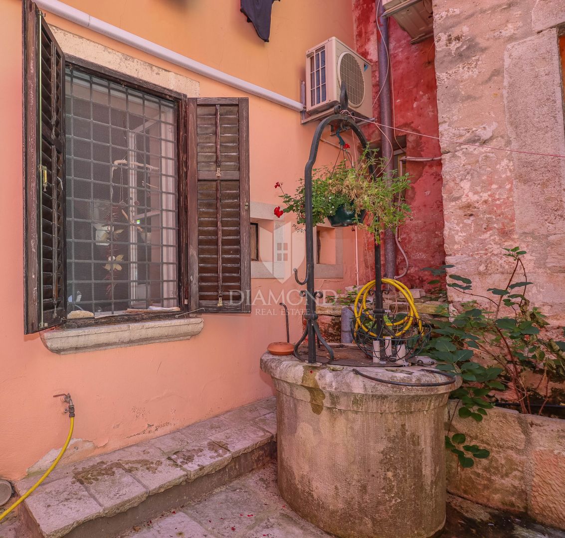 Rovinj, hiša z dvoriščem v zgodovinskem središču