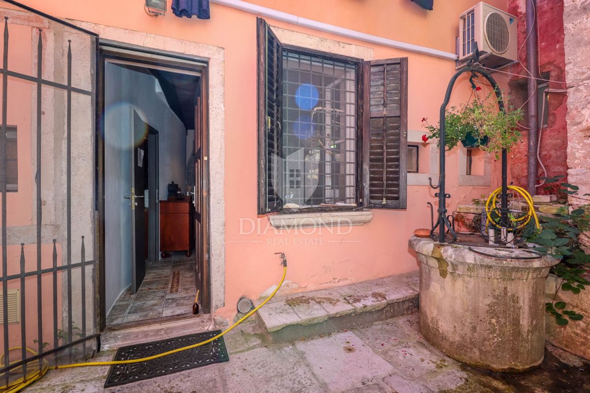 Rovinj, hiša z dvoriščem v zgodovinskem središču