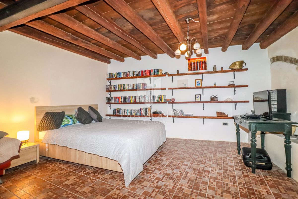 Rovinj, hiša z dvoriščem v zgodovinskem središču