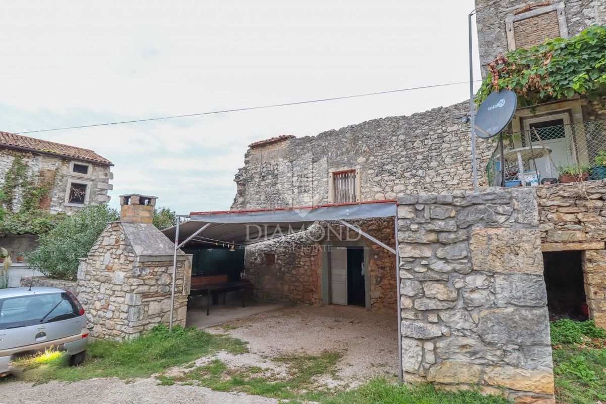 Istra, Brtonigla, hiša za adaptacijo v mirni ulici!