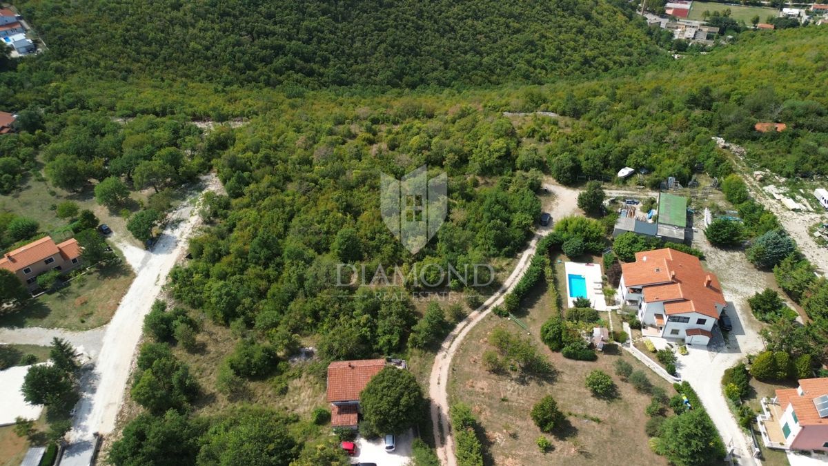 Labin, okolica, gradbeno zemljišče na odlični lokaciji