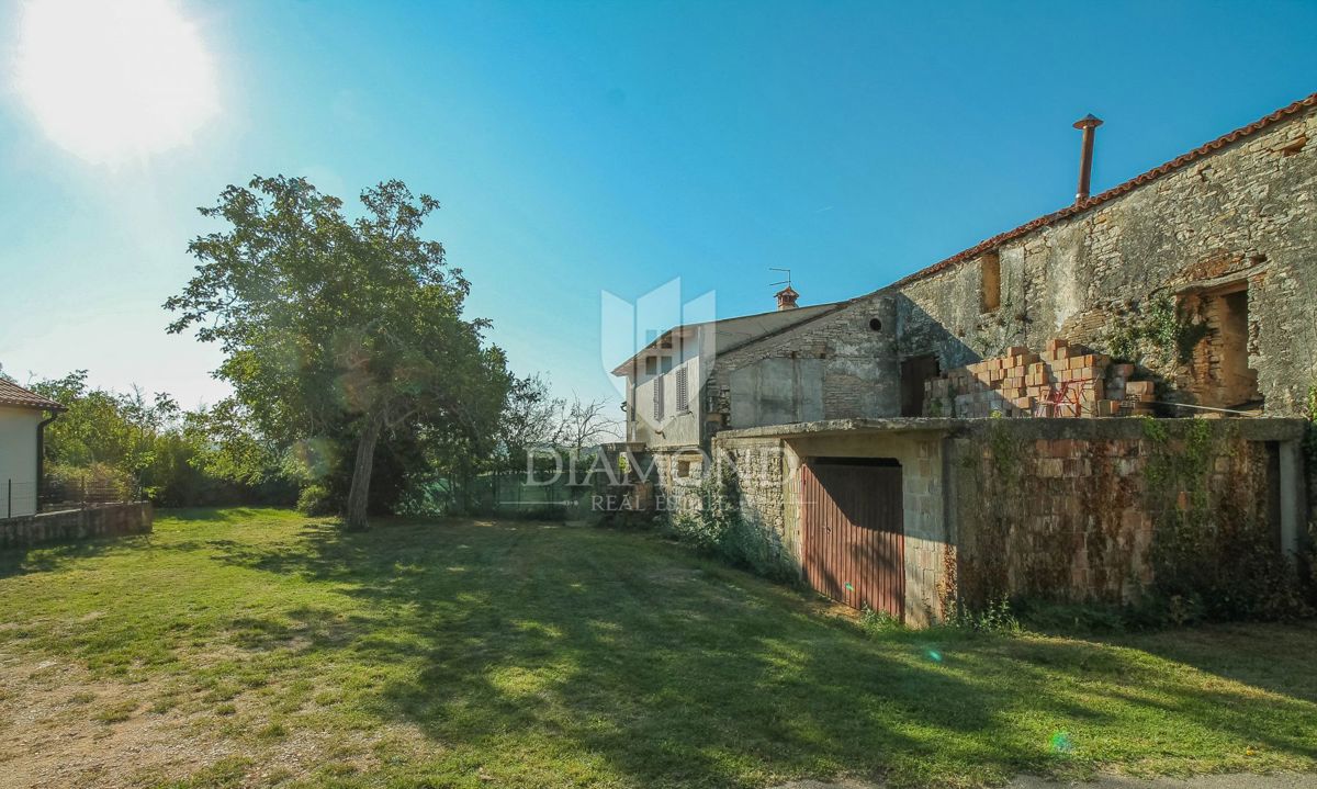 Kompleks avtohtonih istrskih hiš za obnovo v okolici Buj