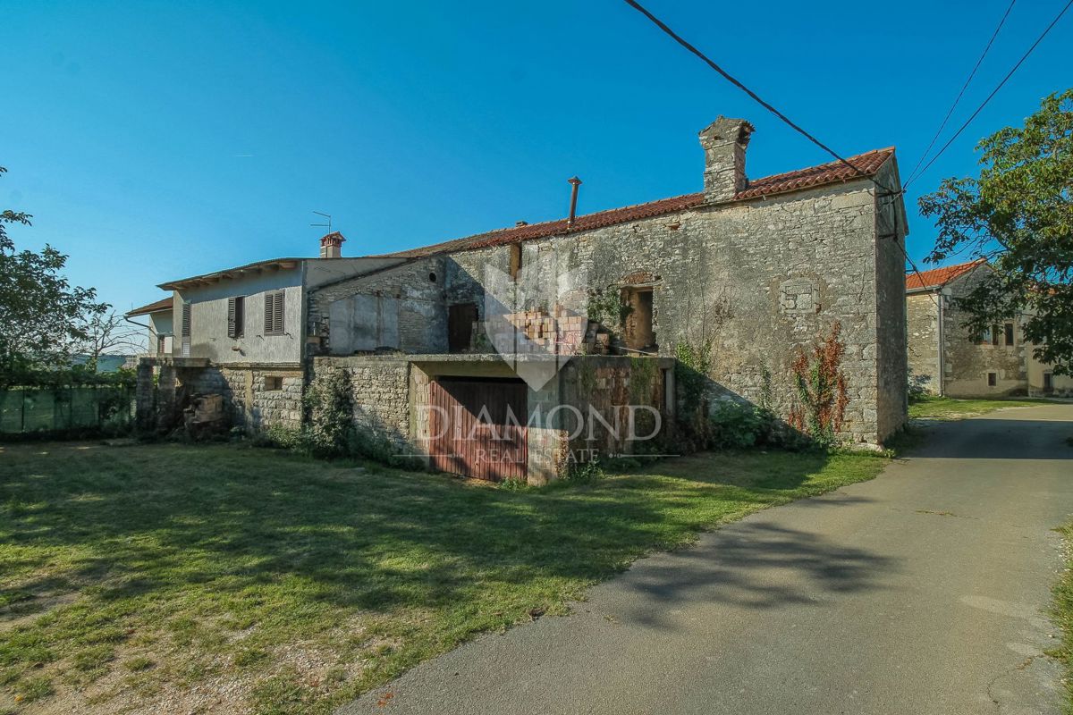 Kompleks avtohtonih istrskih hiš za obnovo v okolici Buj