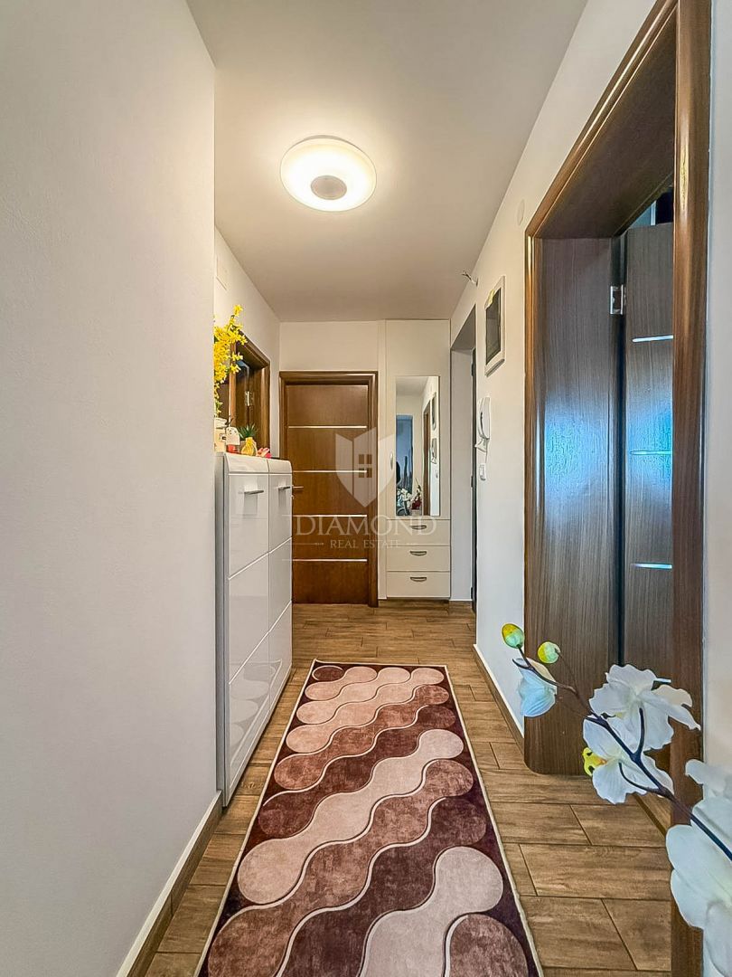 Umag, Stanovanje v centru Umaga z 2 balkona!