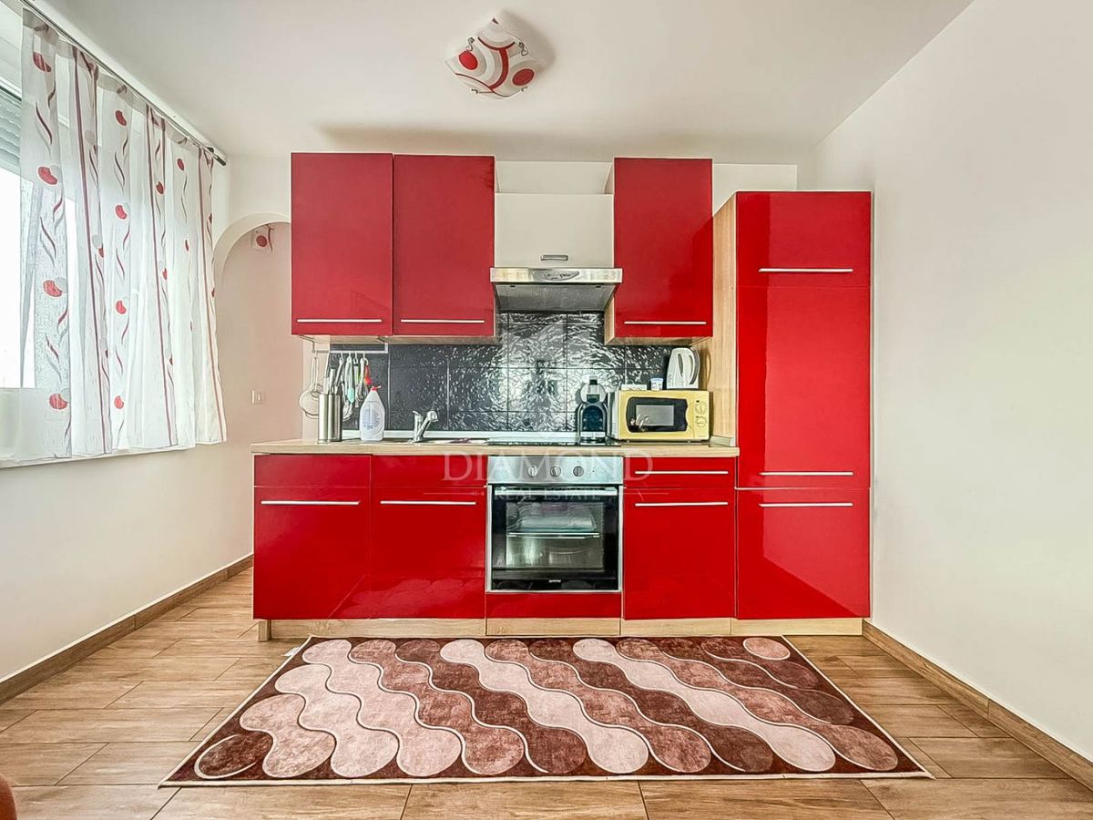 Umag, Stanovanje v centru Umaga z 2 balkona!