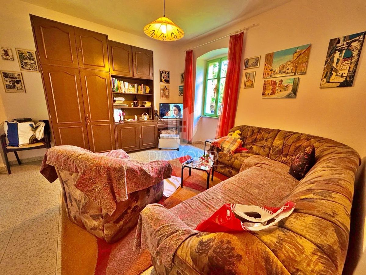 HIŠA V BLIŽINI LABINA