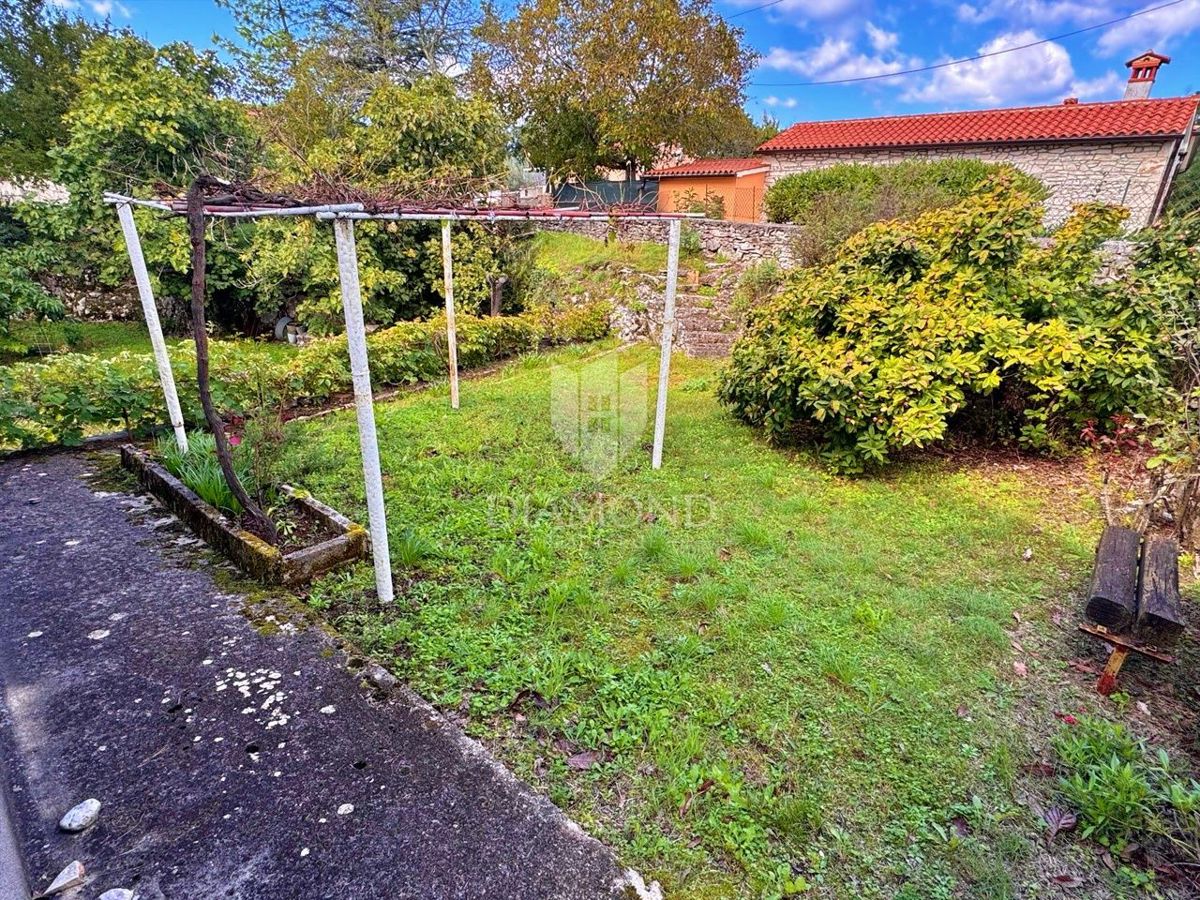 HIŠA V BLIŽINI LABINA