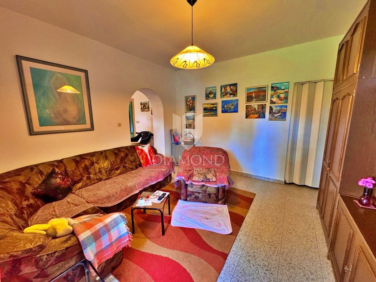 HIŠA V BLIŽINI LABINA