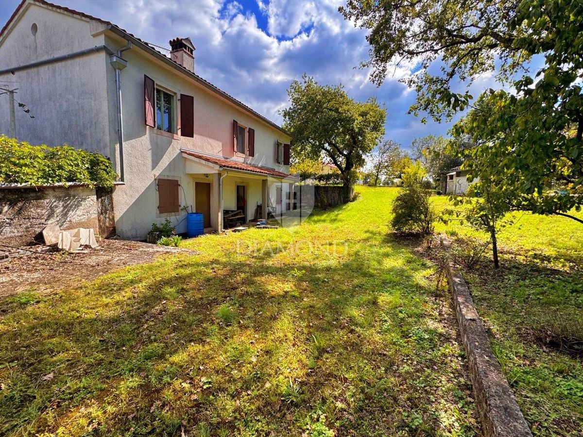 HIŠA V BLIŽINI LABINA