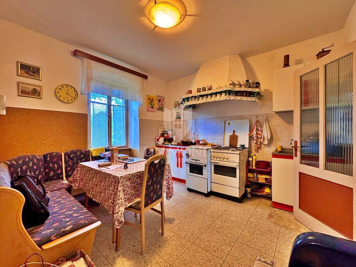 HIŠA V BLIŽINI LABINA