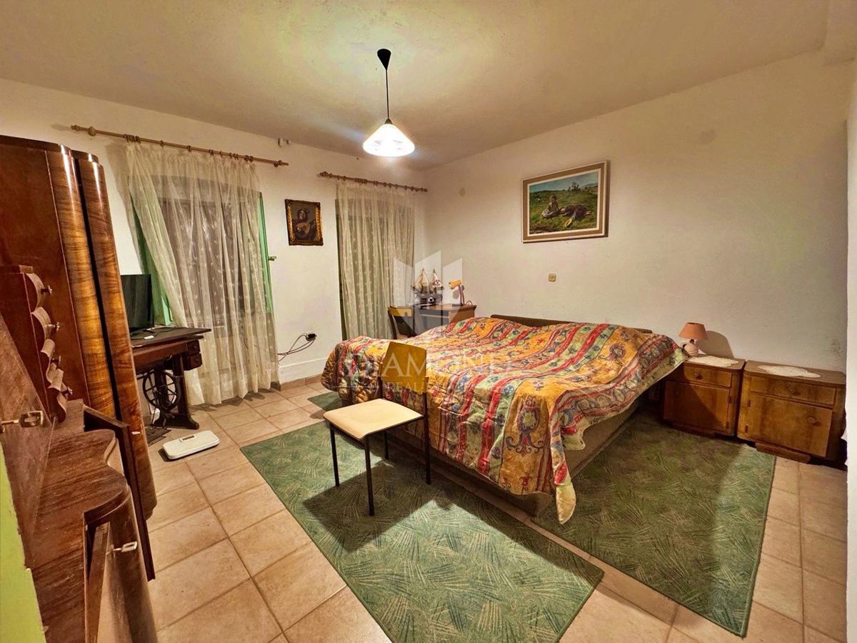 HIŠA V BLIŽINI LABINA