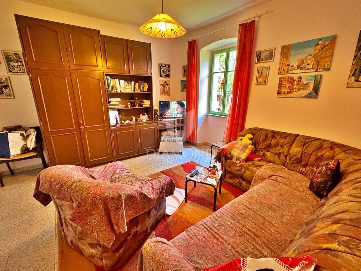 HIŠA V BLIŽINI LABINA