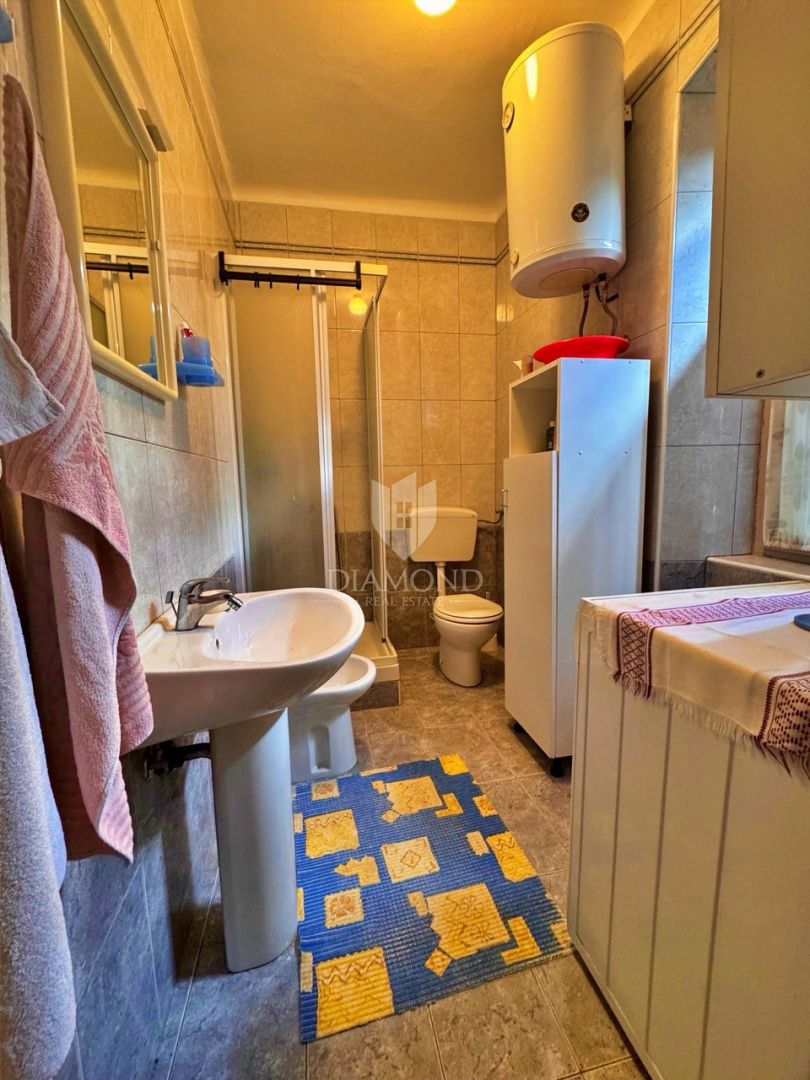 HIŠA V BLIŽINI LABINA