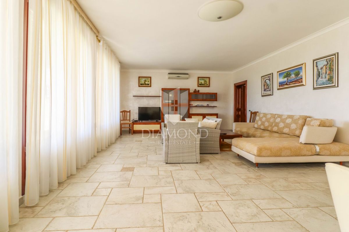 Istra, Umag - čudovita samostojna hiša na iskani lokaciji!