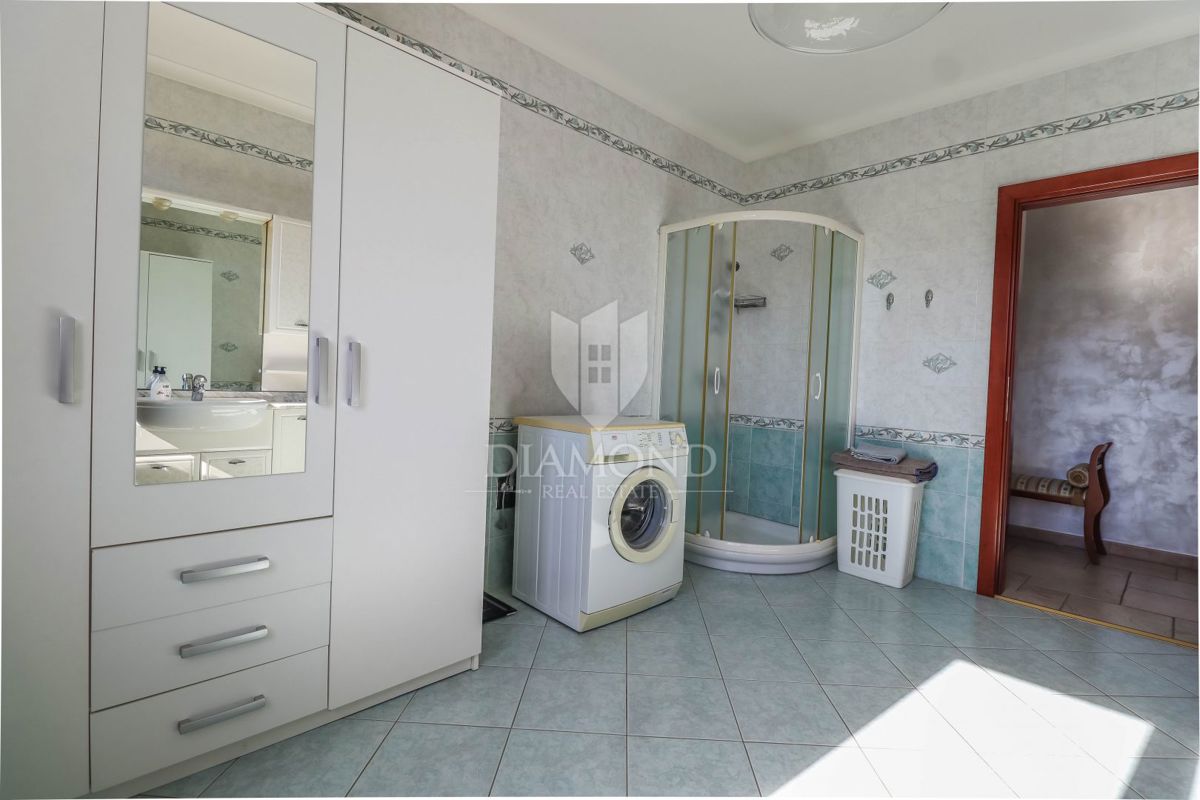 Istra, Umag - čudovita samostojna hiša na iskani lokaciji!