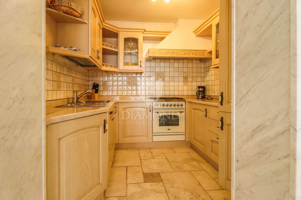 Istra, Umag - čudovita samostojna hiša na iskani lokaciji!