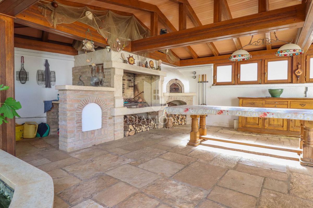 Istra, Umag - čudovita samostojna hiša na iskani lokaciji!