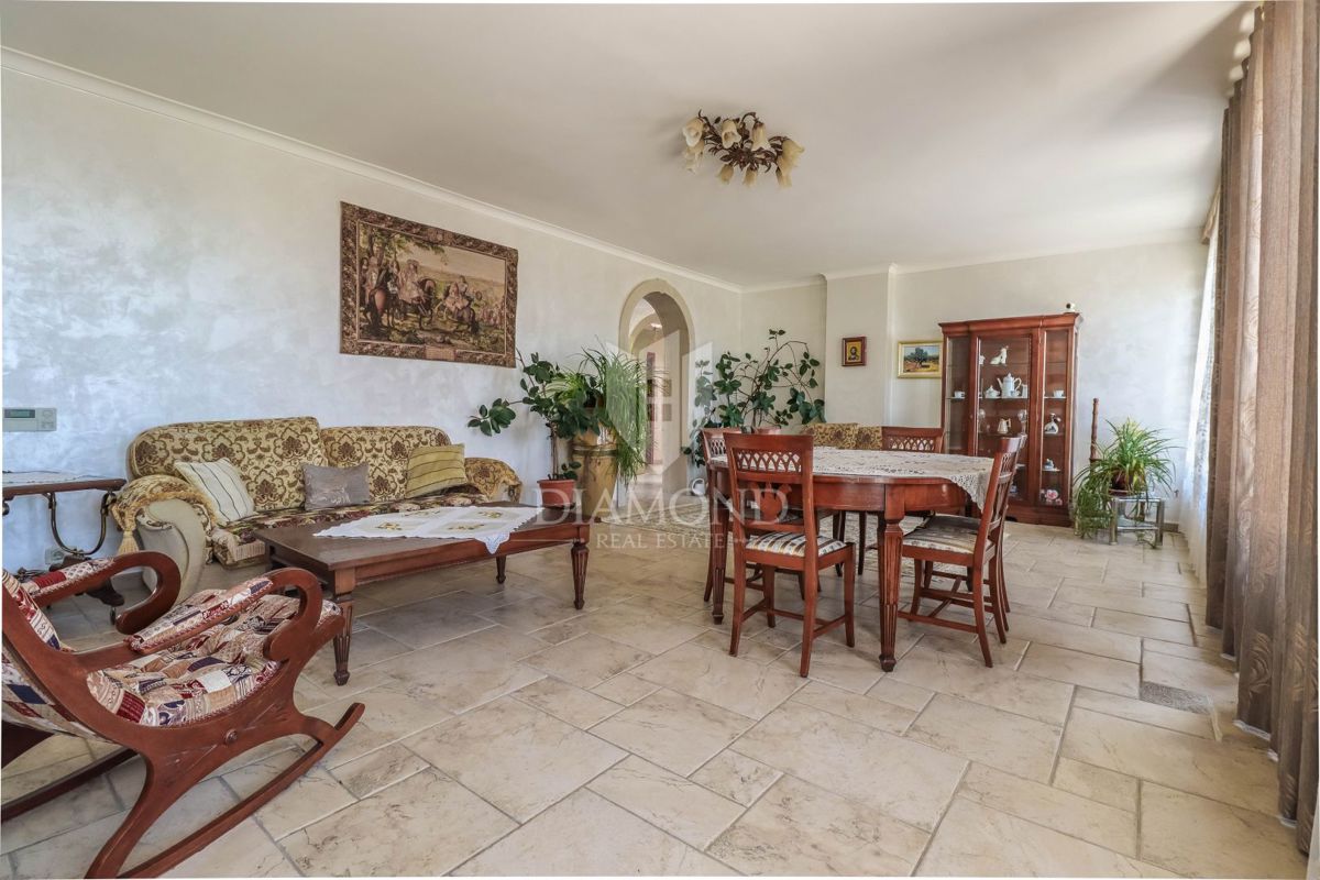 Istra, Umag - čudovita samostojna hiša na iskani lokaciji!