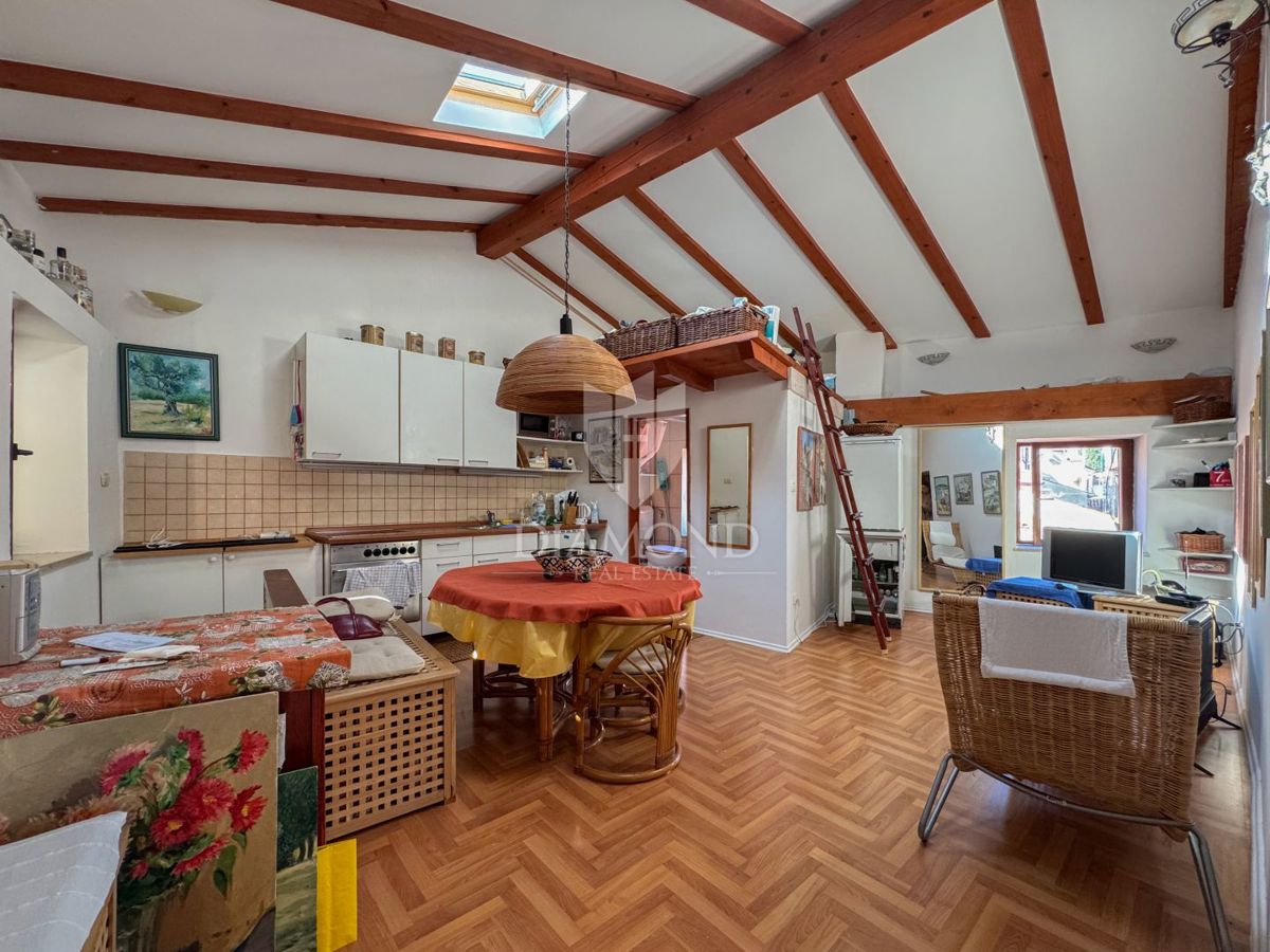 Dvonadstropno stanovanje z razgledom na morje