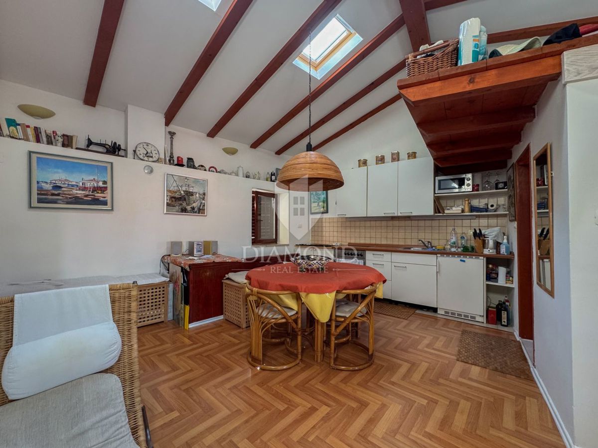 Dvonadstropno stanovanje z razgledom na morje