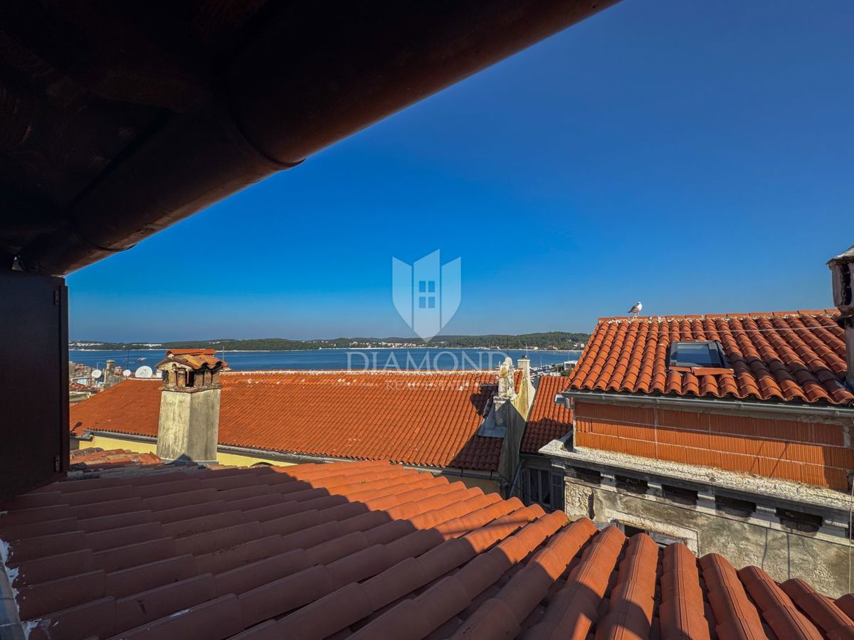 Dvonadstropno stanovanje z razgledom na morje