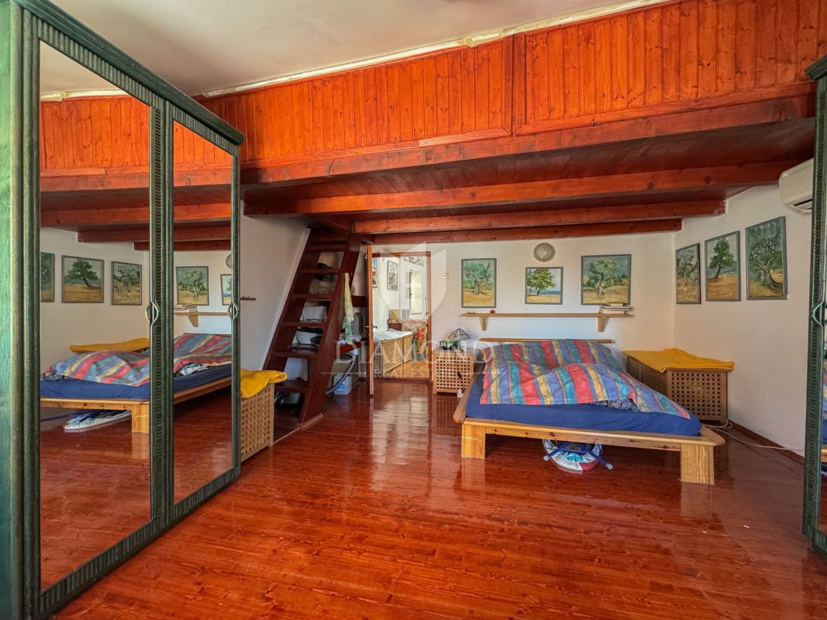 Dvonadstropno stanovanje z razgledom na morje