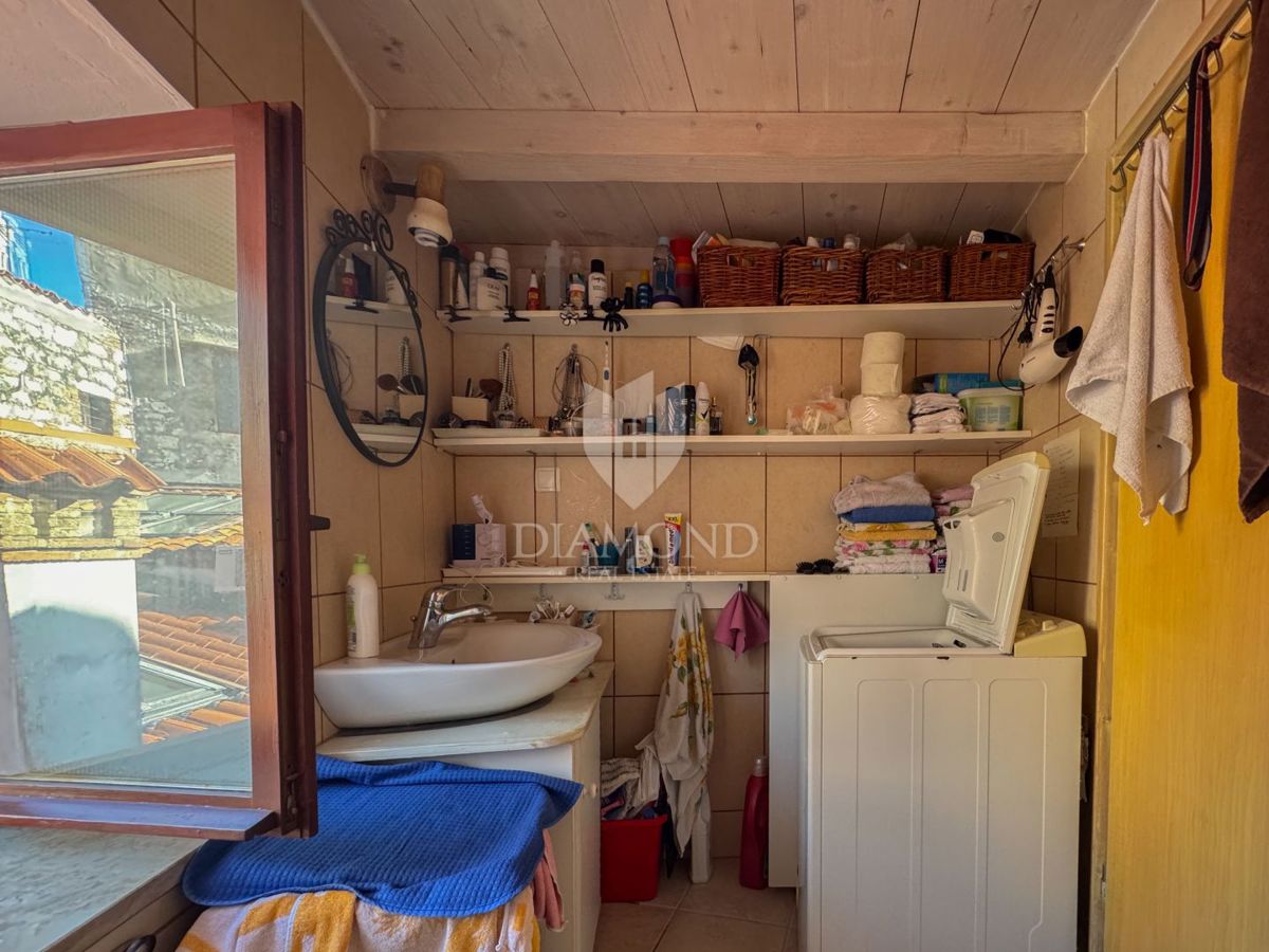 Dvonadstropno stanovanje z razgledom na morje