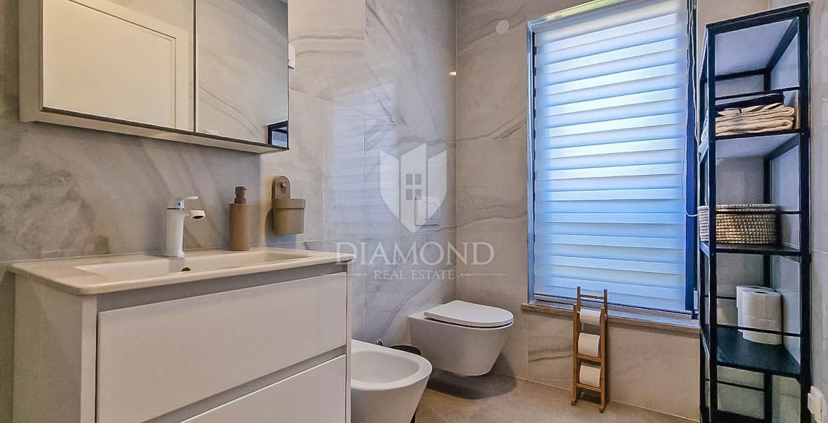 Novigrad, okolica. Redkost na trgu, hiša 400 metrov od morja!