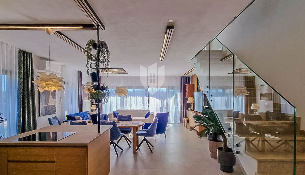 Novigrad, okolica. Redkost na trgu, hiša 400 metrov od morja!