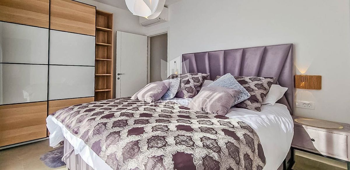 Novigrad, okolica. Redkost na trgu, hiša 400 metrov od morja!