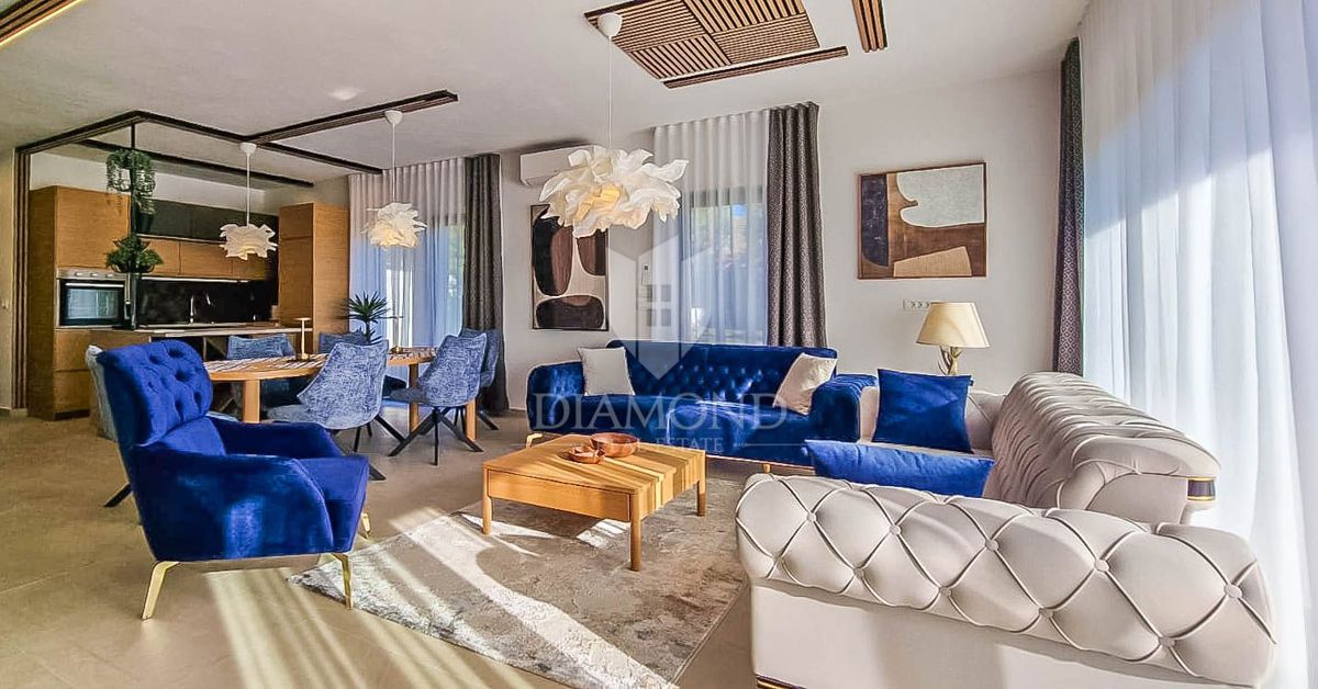 Novigrad, okolica. Redkost na trgu, hiša 400 metrov od morja!