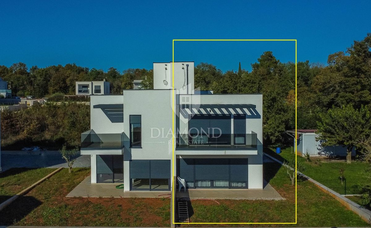 Novigrad, okolica. Redkost na trgu, hiša 400 metrov od morja!