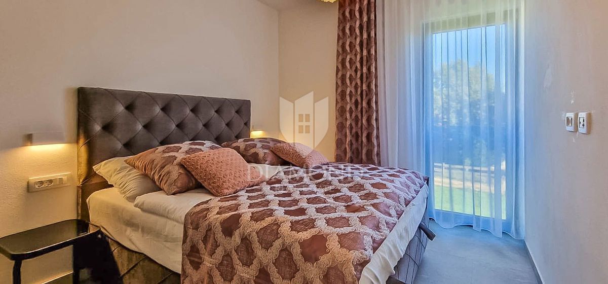 Novigrad, okolica. Redkost na trgu, hiša 400 metrov od morja!