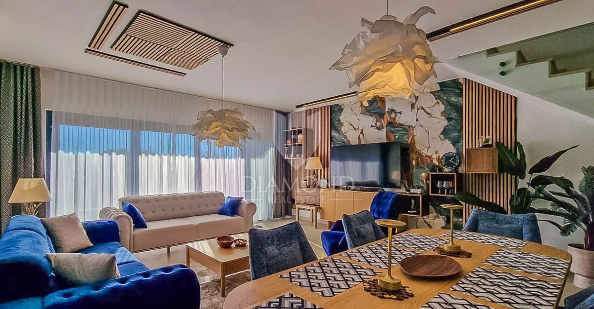 Novigrad, okolica. Redkost na trgu, hiša 400 metrov od morja!