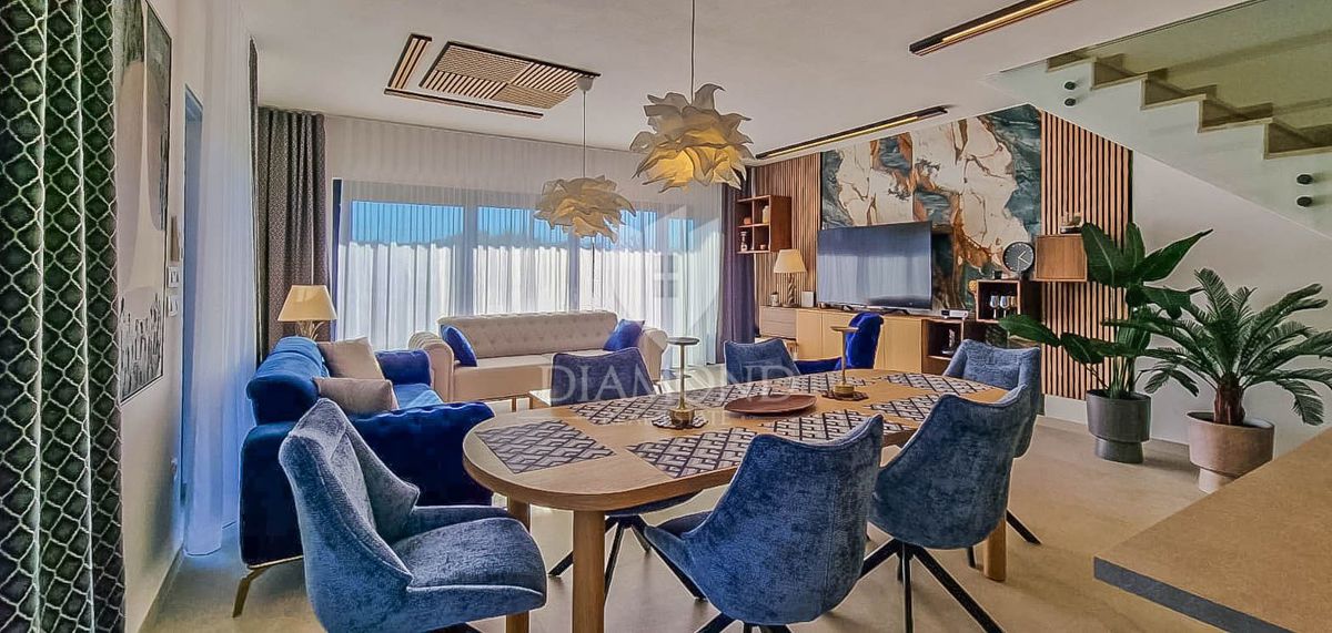 Novigrad, okolica. Redkost na trgu, hiša 400 metrov od morja!