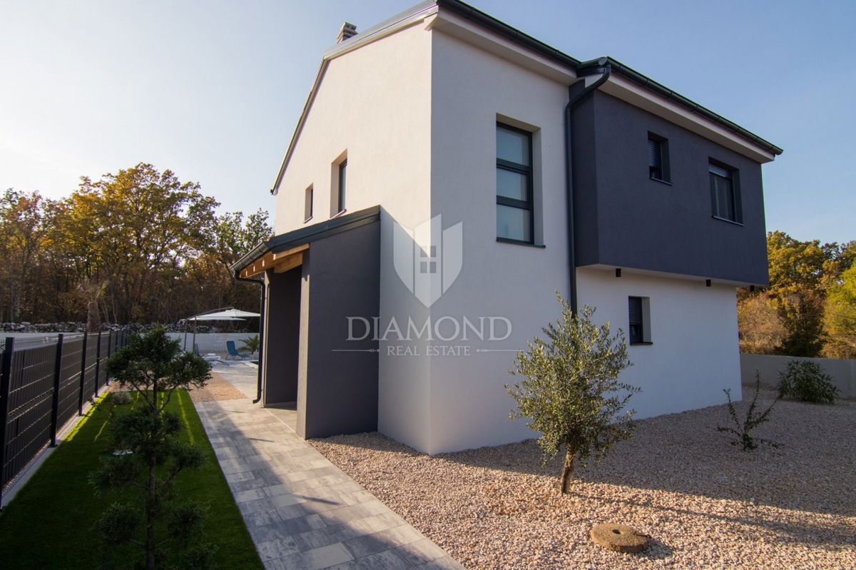 ŠILO, NOVA POČITNIŠKA HIŠA Z BAZENOM