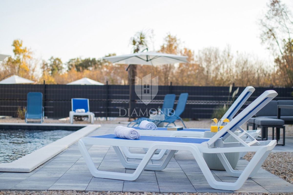 ŠILO, NOVA POČITNIŠKA HIŠA Z BAZENOM