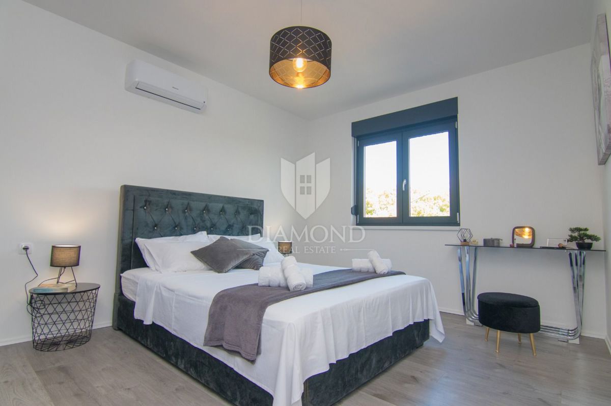 ŠILO, NOVA POČITNIŠKA HIŠA Z BAZENOM