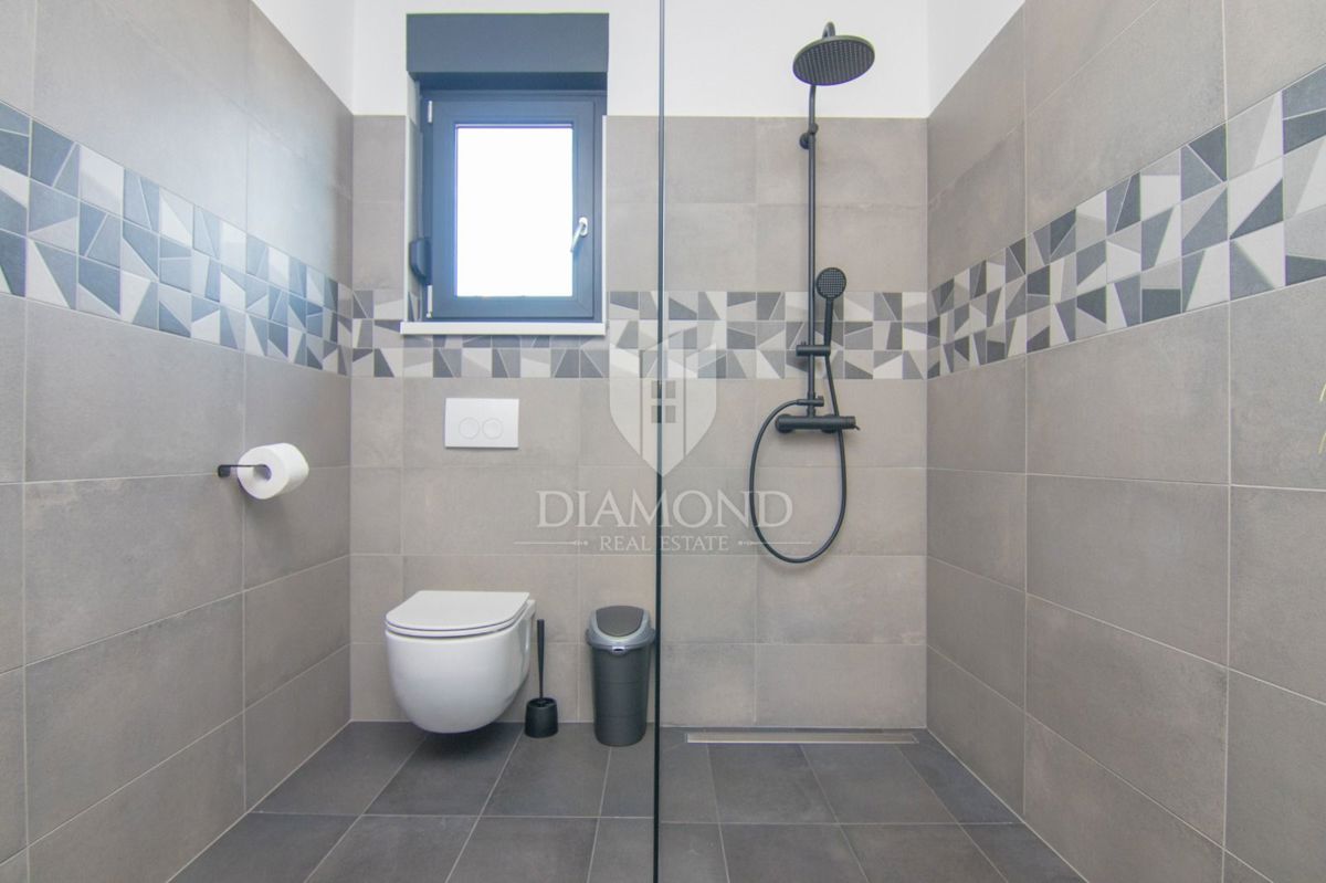 ŠILO, NOVA POČITNIŠKA HIŠA Z BAZENOM