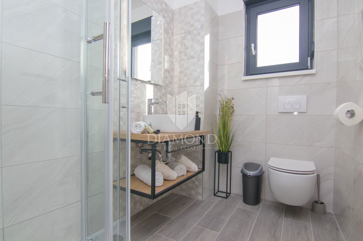 ŠILO, NOVA POČITNIŠKA HIŠA Z BAZENOM