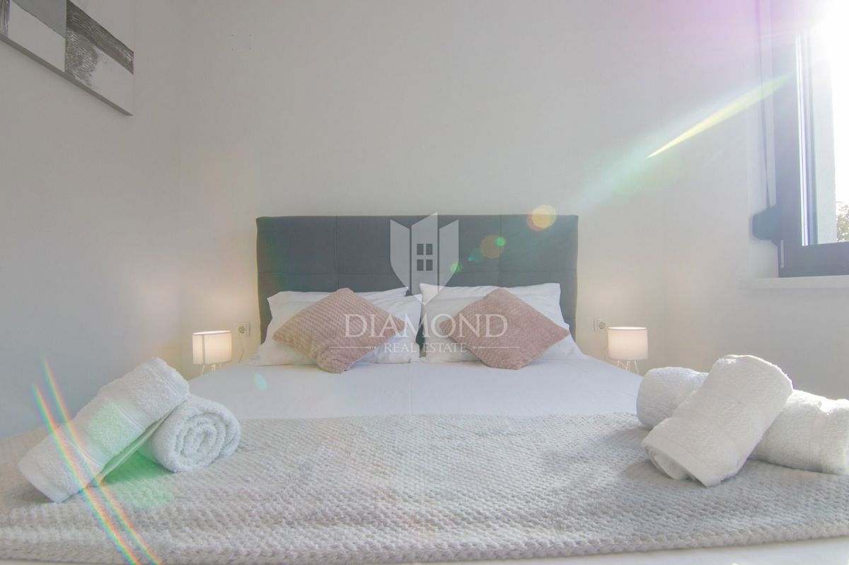 ŠILO, NOVA POČITNIŠKA HIŠA Z BAZENOM