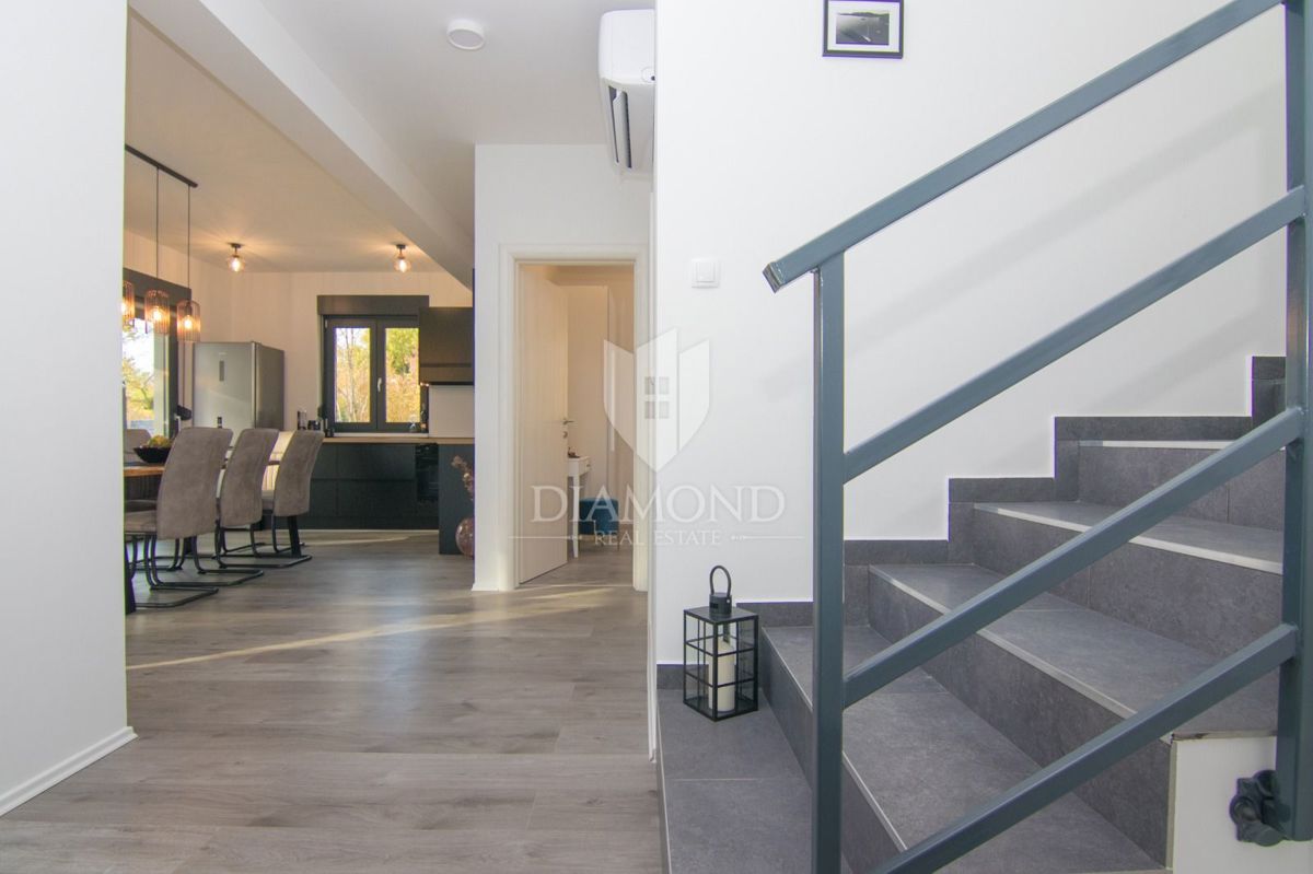 ŠILO, NOVA POČITNIŠKA HIŠA Z BAZENOM