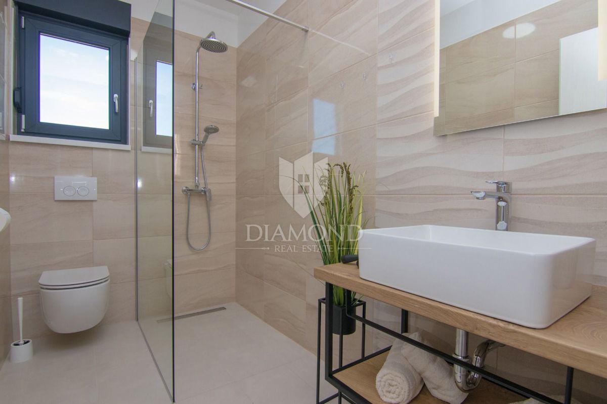 ŠILO, NOVA POČITNIŠKA HIŠA Z BAZENOM