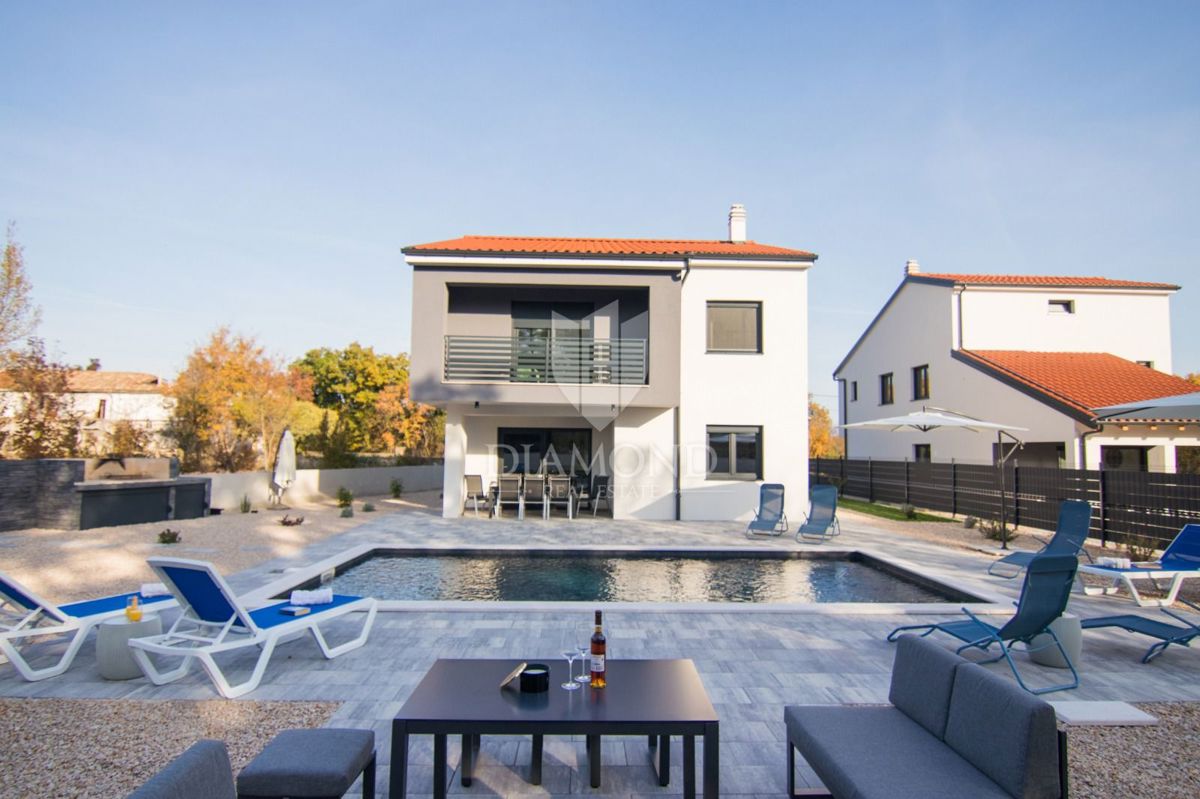 ŠILO, NOVA POČITNIŠKA HIŠA Z BAZENOM