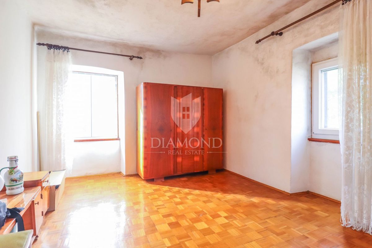 Istrsko posestvo z več objekti v bližini čudovitih plaž