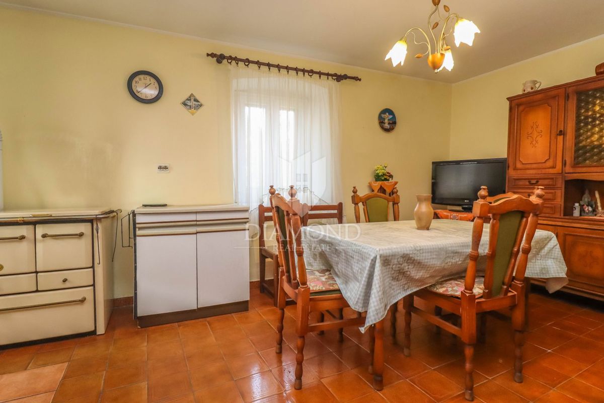 Istrsko posestvo z več objekti v bližini čudovitih plaž