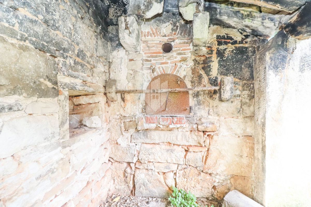 Istrsko posestvo z več objekti v bližini čudovitih plaž