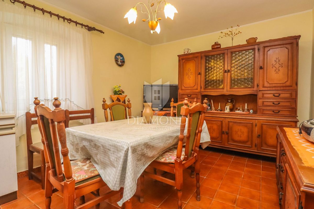 Istrsko posestvo z več objekti v bližini čudovitih plaž